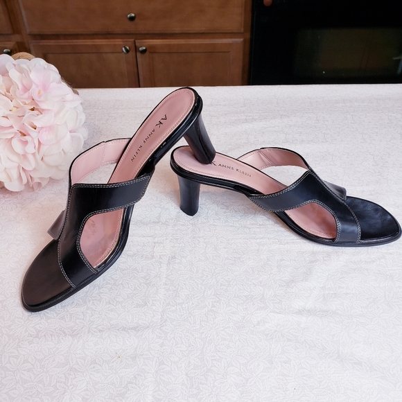 Anne Klein Shoes - Anne Klein Black Leather Heel Sz 7M